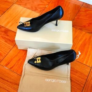 Sergio Rossi chocolate brown leather pointed toe heels with gold tone logo sz 38